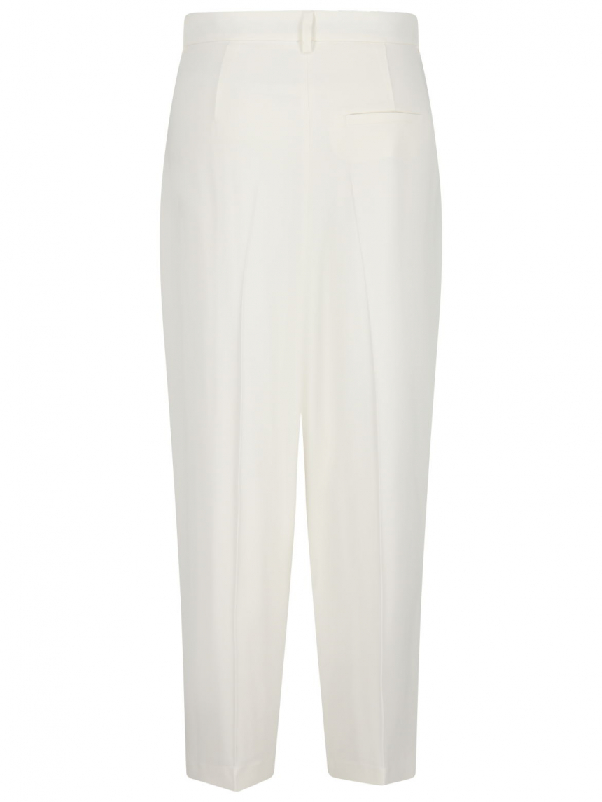 Luisa Cerano - Hose in O-Shape