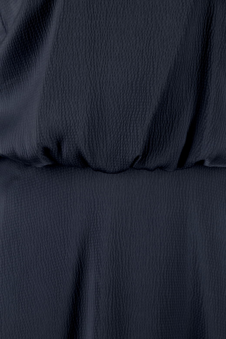 V - Midikleid aus Satin