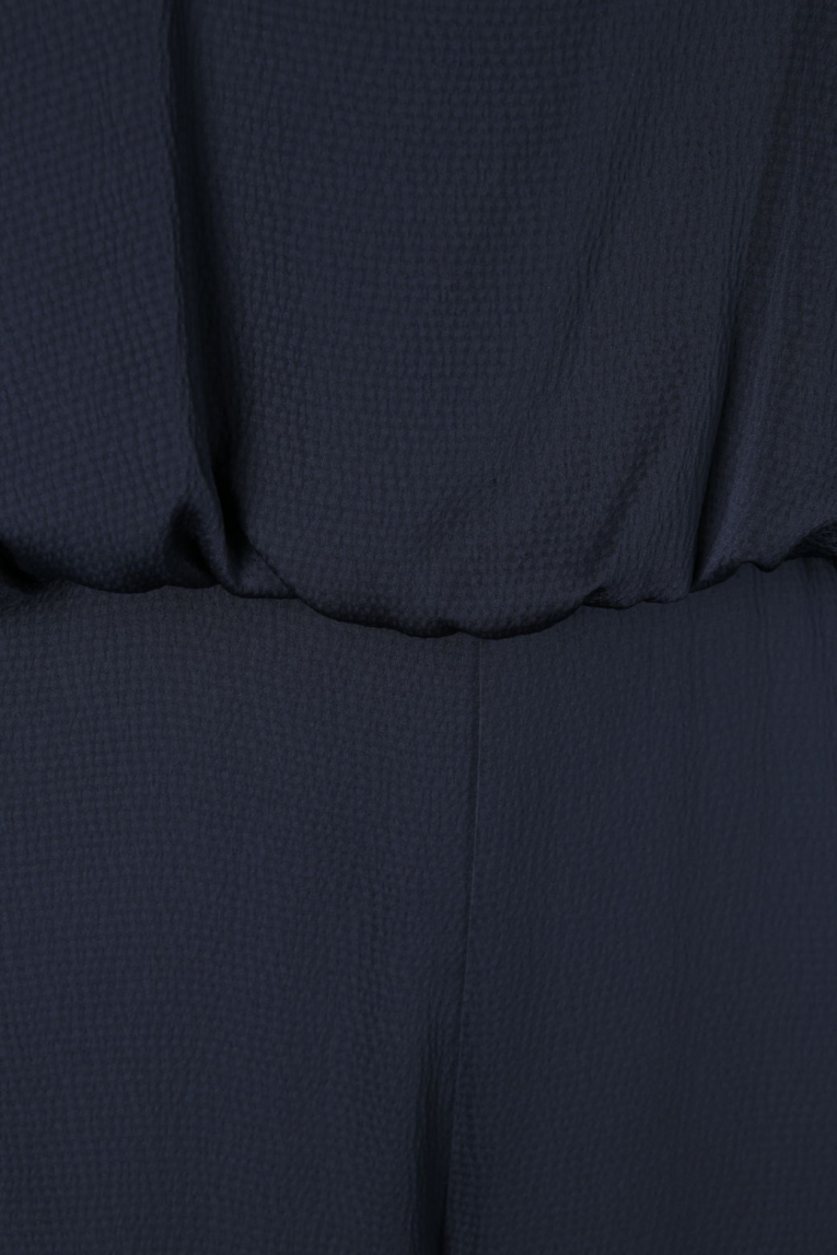 V - Jumpsuit in Satin-Optik